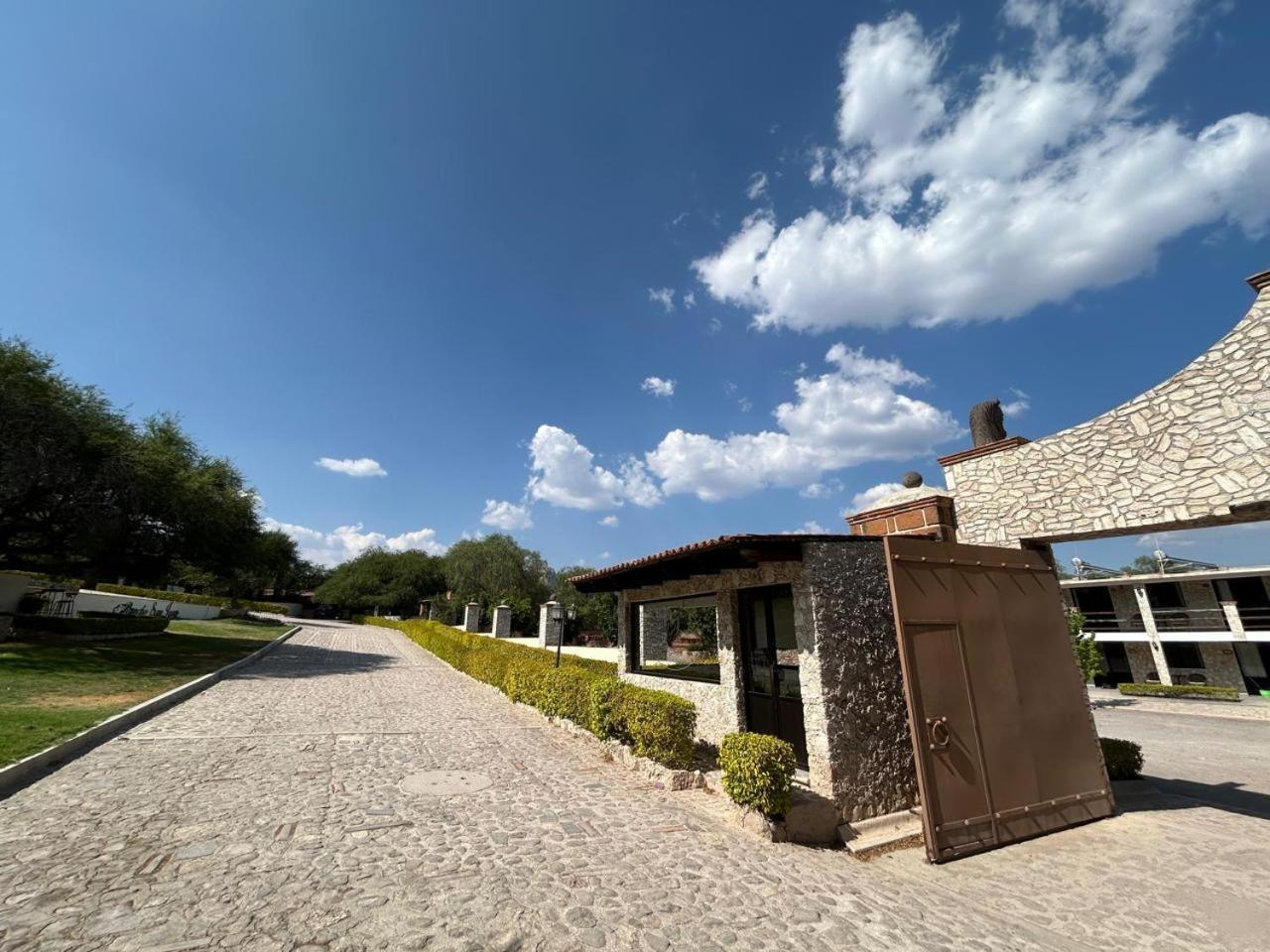 Cabanas, Suites Y Habitaciones Rancho San Jorge Берналь Экстерьер фото