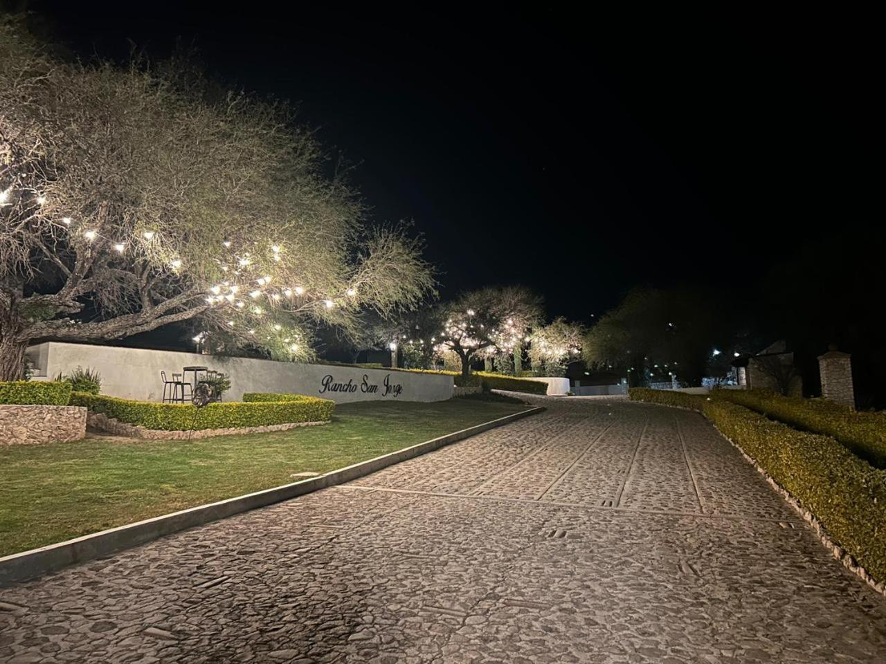 Cabanas, Suites Y Habitaciones Rancho San Jorge Берналь Экстерьер фото